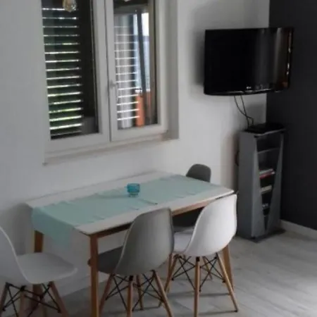 Delfin - Sea View Apartment *