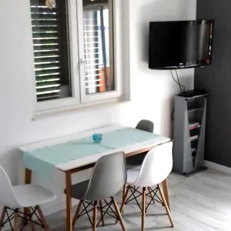 Apartment Delfin Prvic Sepurine