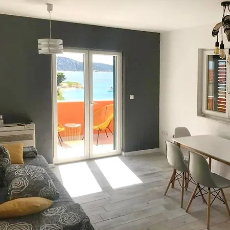 Delfin Apartment *
