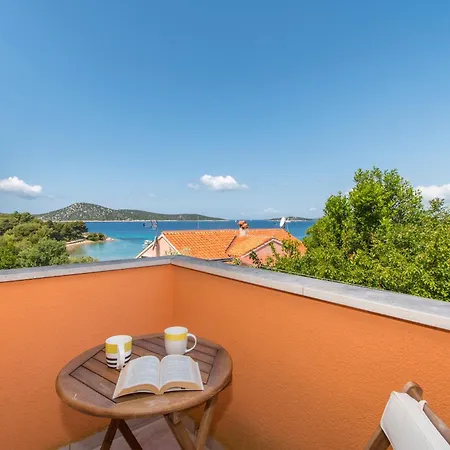 Apartment Delfin Prvic Sepurine