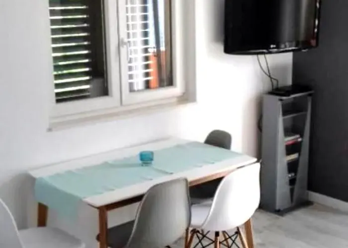 Apartment Delfin Prvic Sepurine